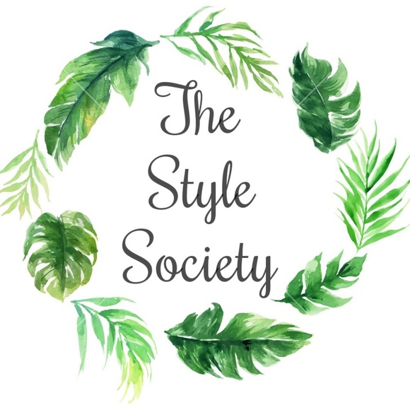 🌿Meet your Posher!🌿 - Picture 1 of 4